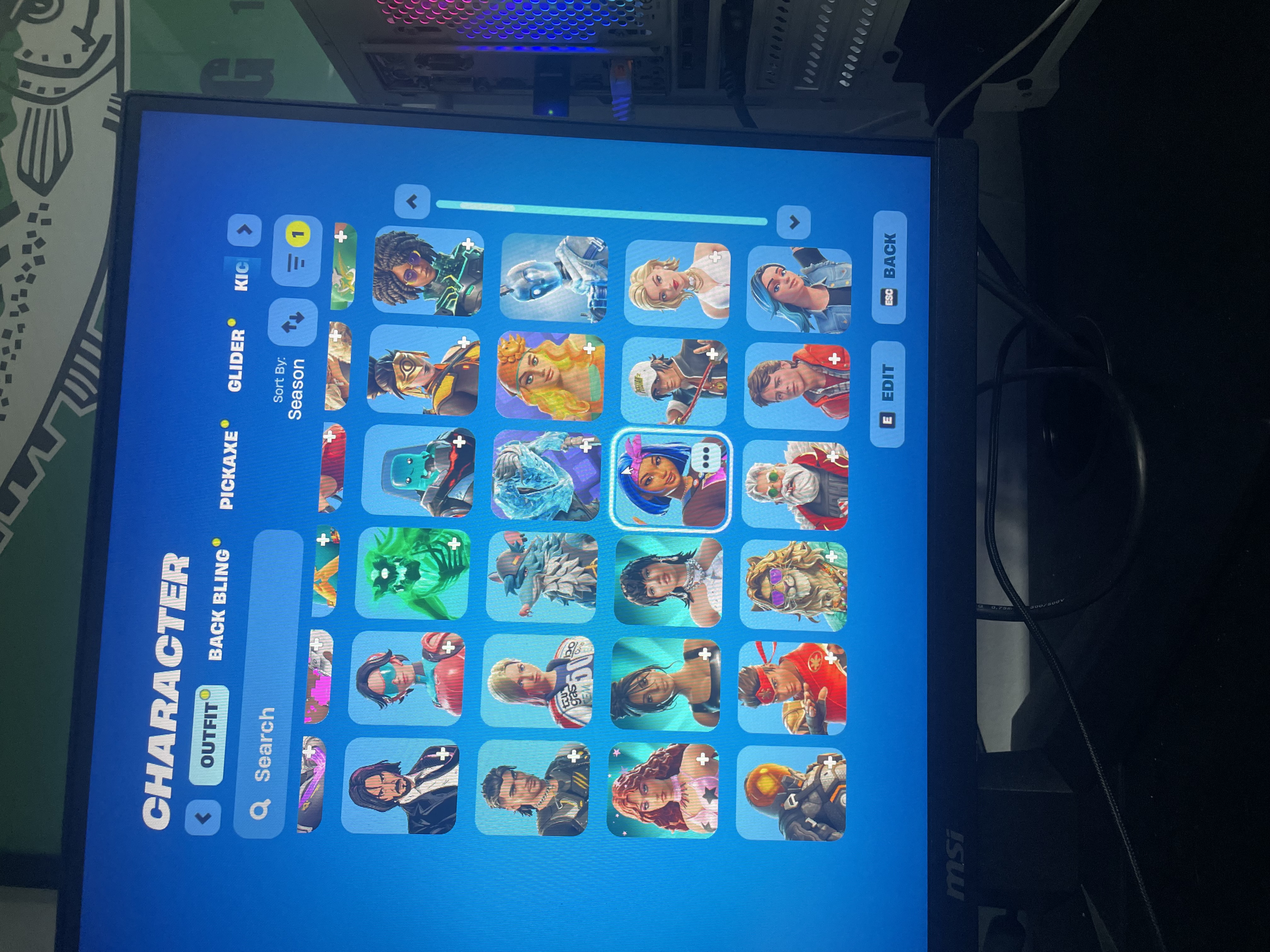 Oro | Polar Peely | 232 Skins | Chapter 2 Season 2 | Level 4251 - Image 4