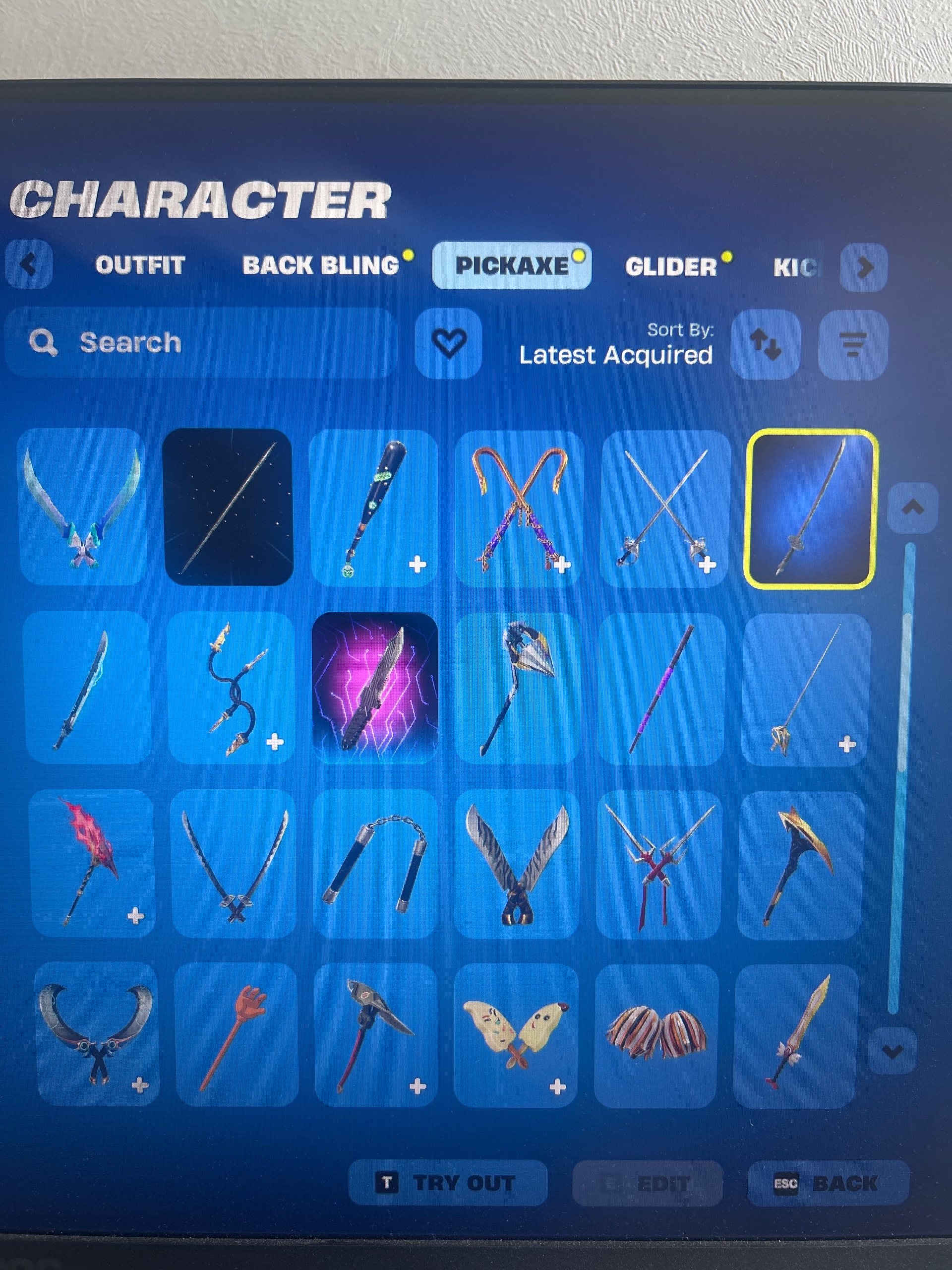 Catalyst | Valor | 82 Skins | Season 3 | Level 1182 - Image 4